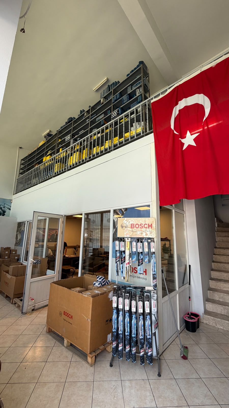 Mağaza içi — sevkiyat alanı